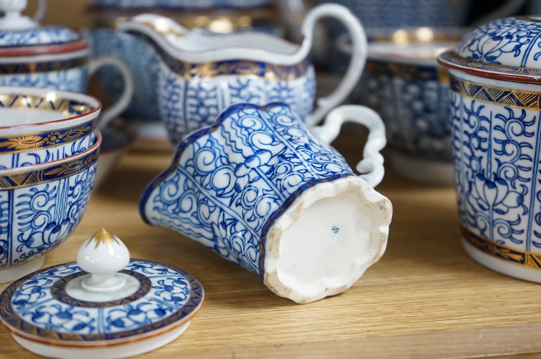 A collection of Worcester Royal Lily pattern tea and coffee wares, late 18th/early 19th century, largest 22cm wide